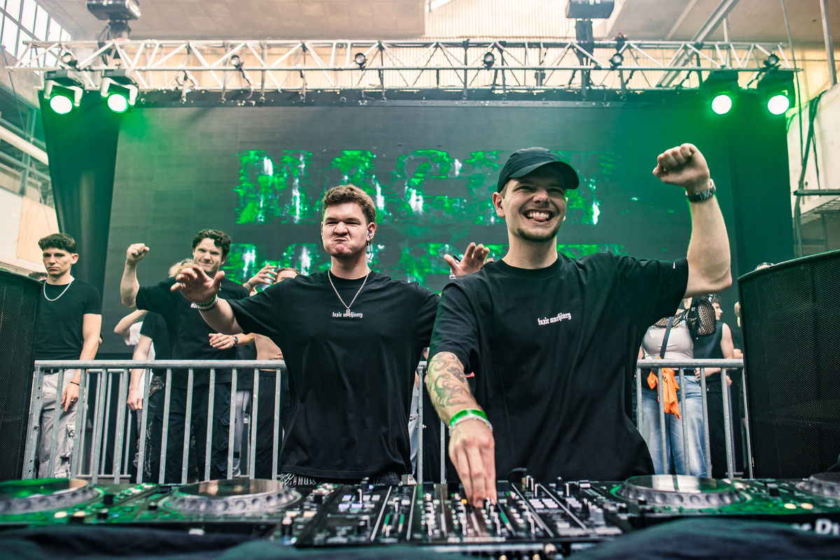 Loading... just a sec